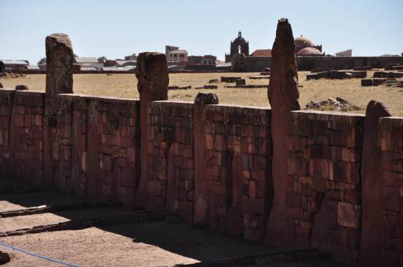 Uma mas muradas nas ruínas de Tiahuanaco, na Bolívia